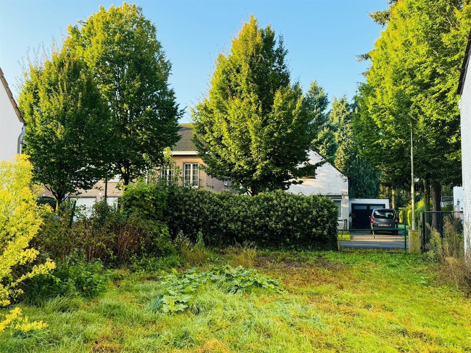 Bouwgrond half open woning in rustig groen kader foto 4