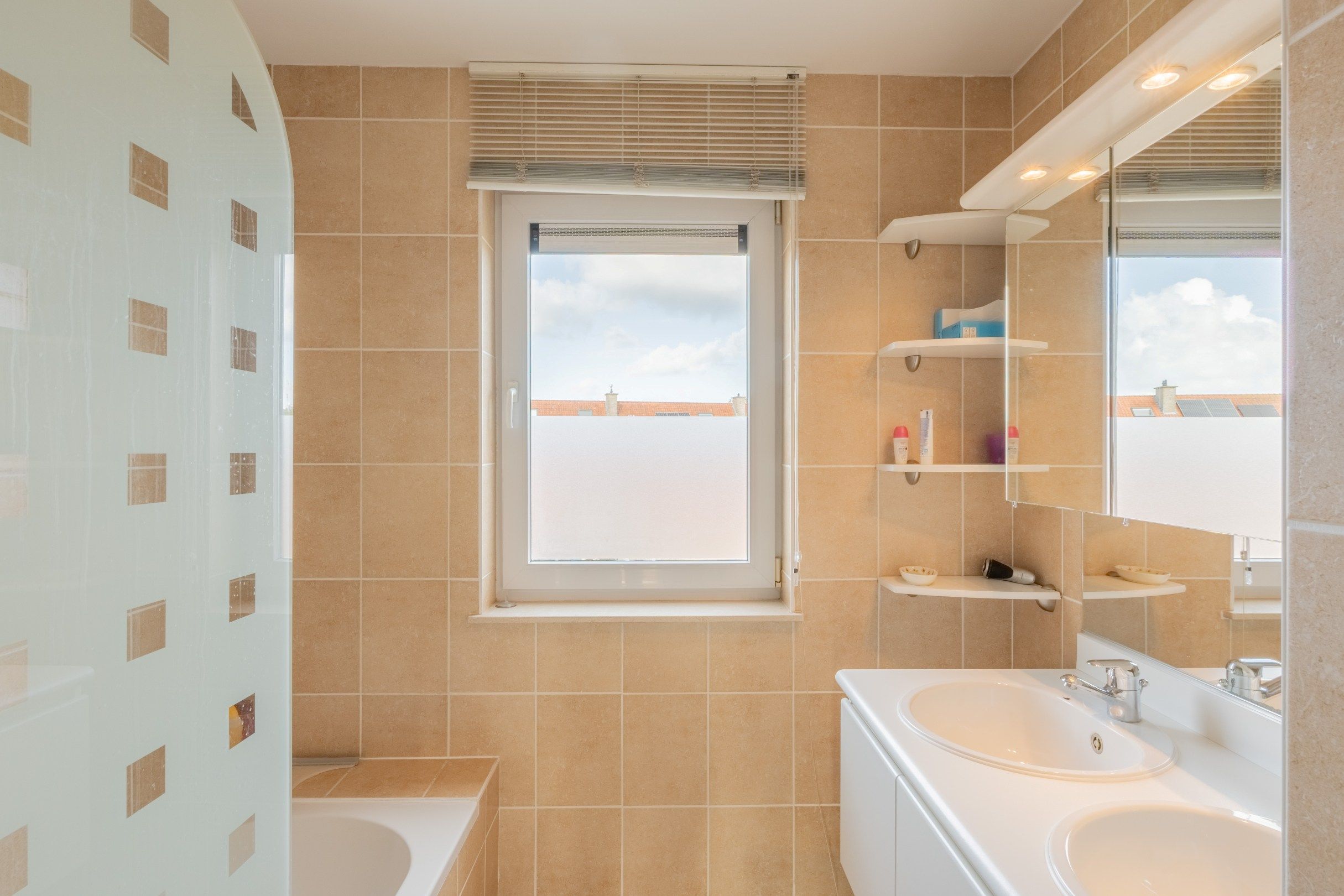 Ruim en zonnig appartement te Lissewege foto 10