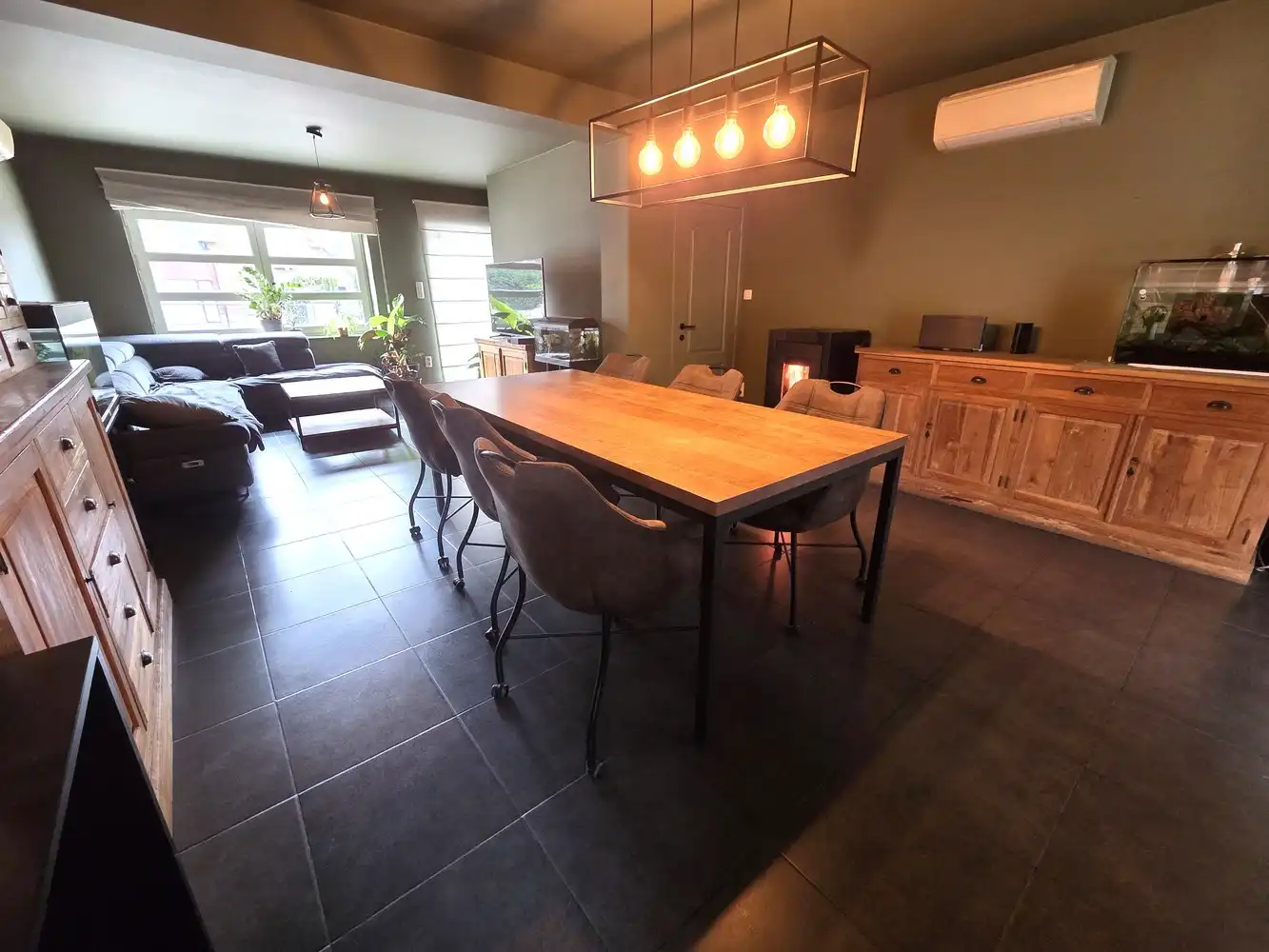 Zeer ruime woning, 3 tot 5 slaapkamers, 2 badkamers, volledig vernieuwd met ruim bijgebouw foto 7