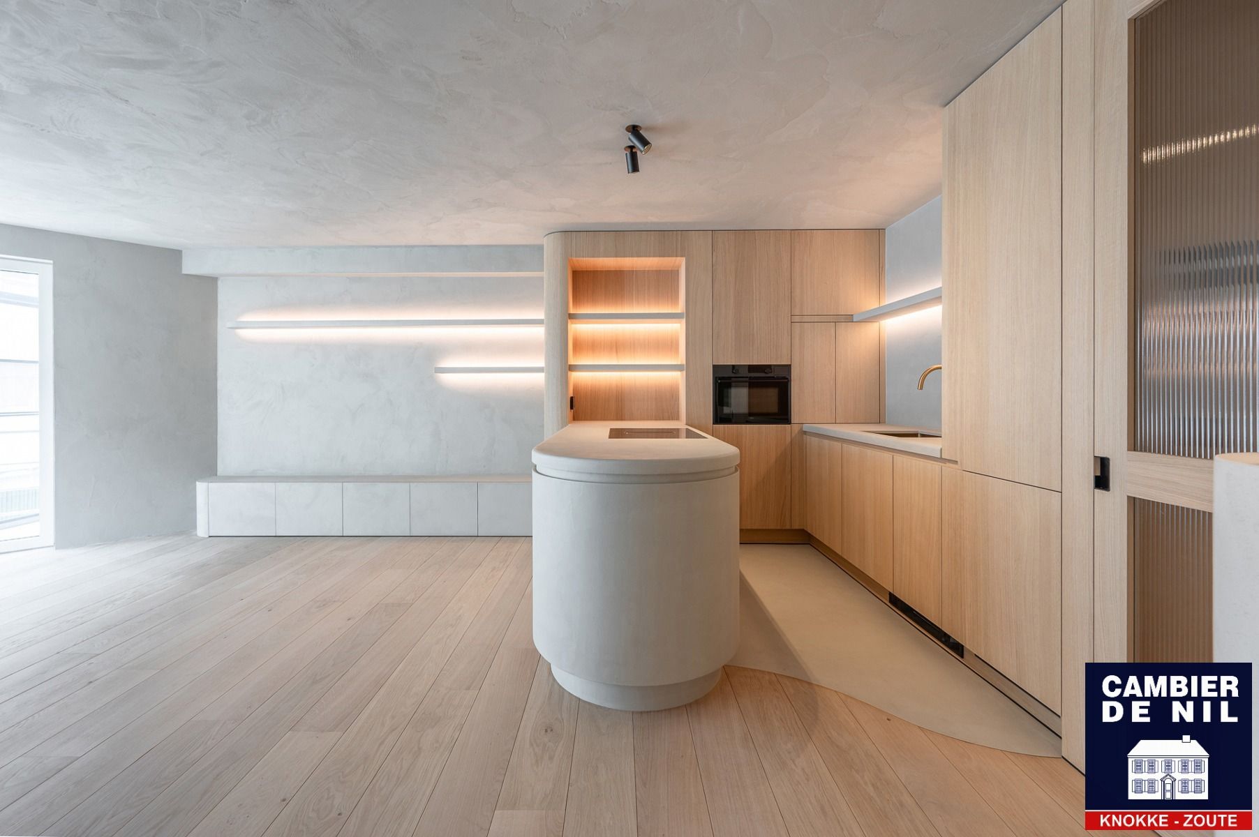 Tijdloos gerenoveerd appartement met zijdelings zeezicht  foto 6