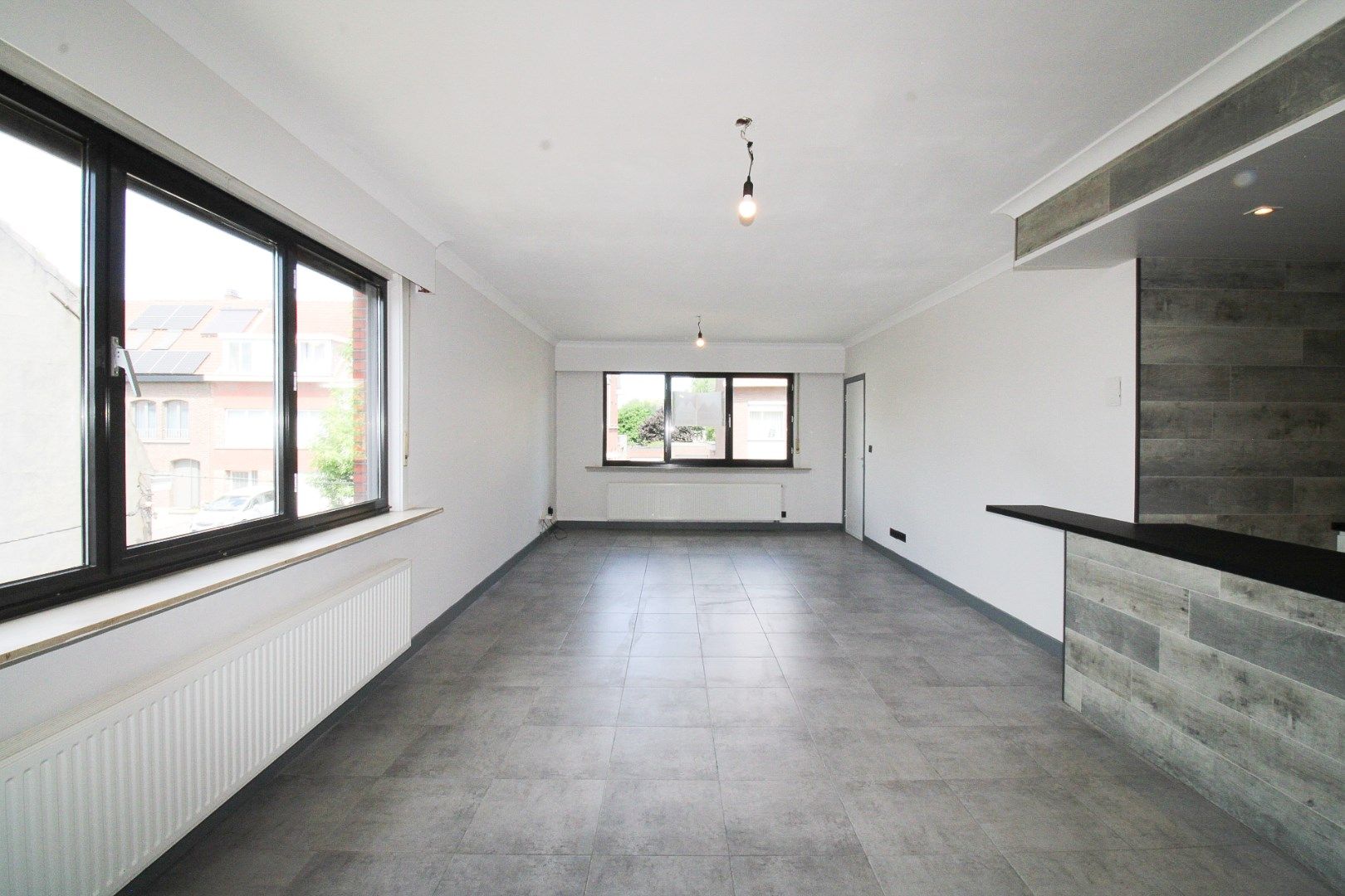 Te koop: Instapklaar en charmant appartement in hartje Hemiksem! foto 2