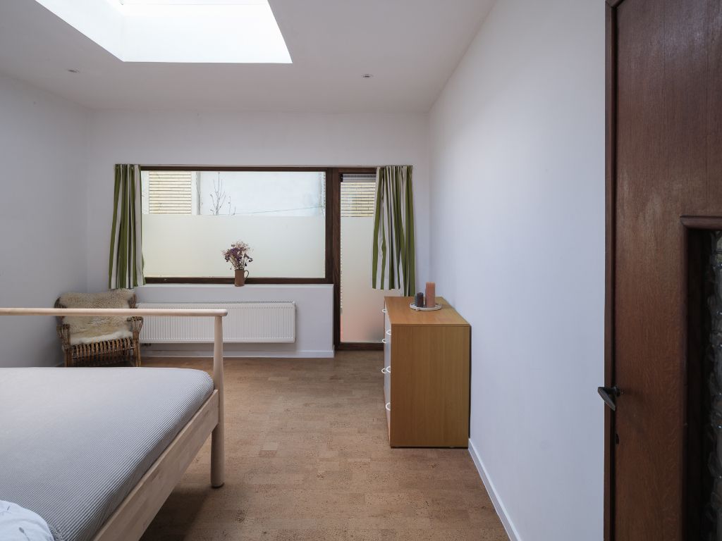 Topligging, omgeving Visserij, karaktervol 2 slpk-appartement met buitenruimte en originele elementen in een even karaktervol gebouw met ‘art-déco’ elementen. foto 12