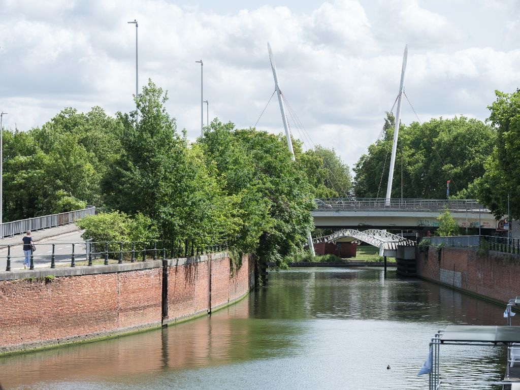 Instapklaar appartement met uniek waterzicht en zonnig terras foto 15
