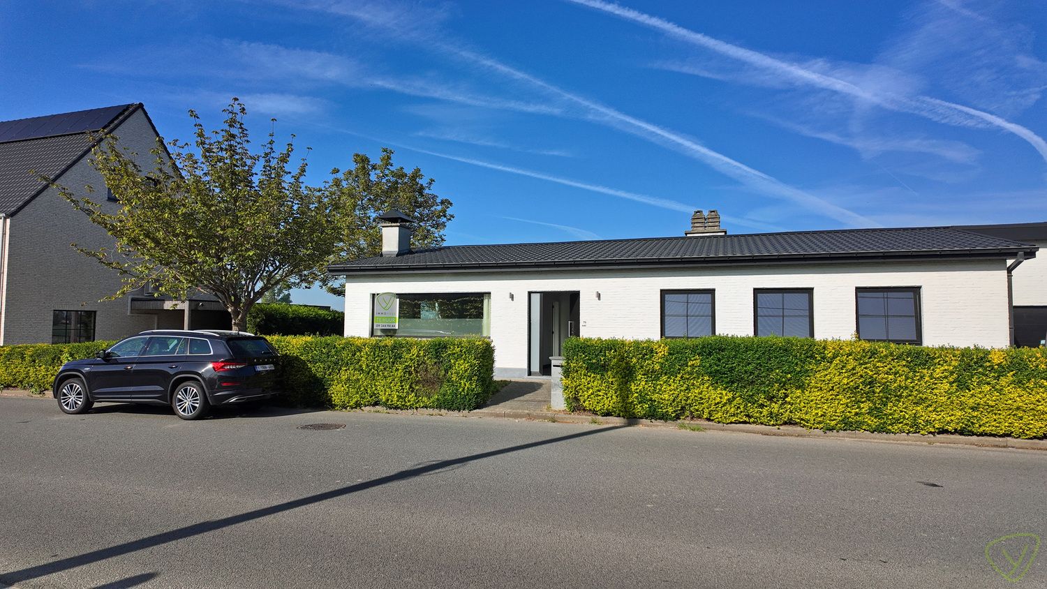 Gerenoveerde open bebouwing met 3 slaapkamers, zuidgerichte tuin en dubbele staanplaats! foto {{pictureIndex}}