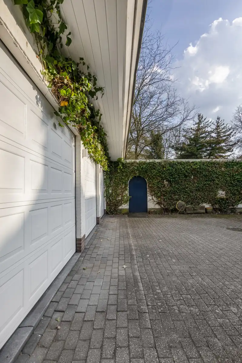 Unieke villa met 4 slpks, 3 bdks, riante garage & guesthouse foto 29