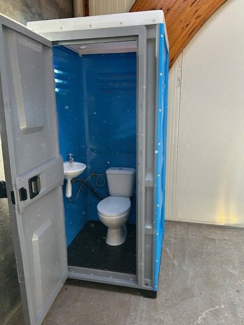 Instapklaar en geïsoleerde OPSLAGRUIMTE (384m²) met hoge sectionaalpoort op TOP-LIGGING te 8200 Brugge (Sint-Michiels)! foto 7