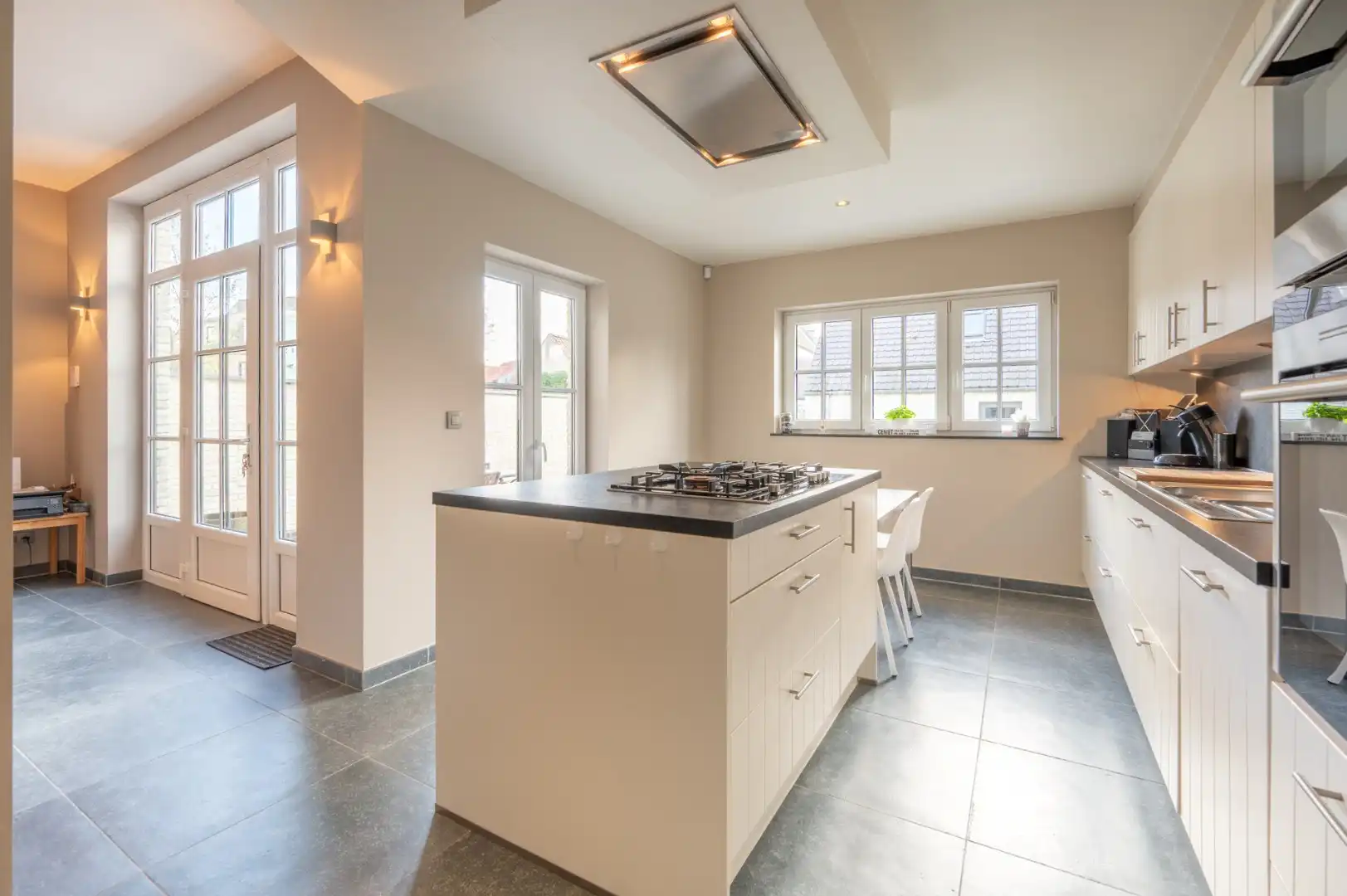 Prachtige en zéér ruime woning met kwaliteitsvolle afwerking foto 10