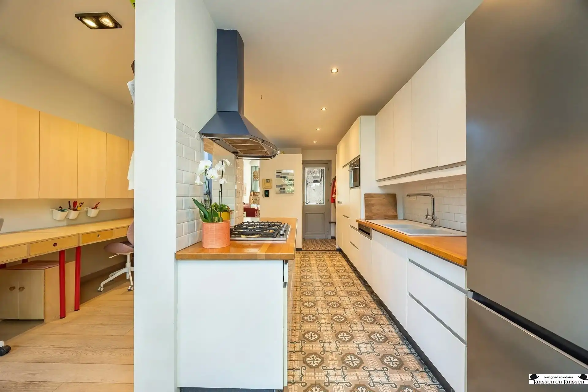 Prachtig gerenoveerd herenhuis met groene stadstuin foto 9