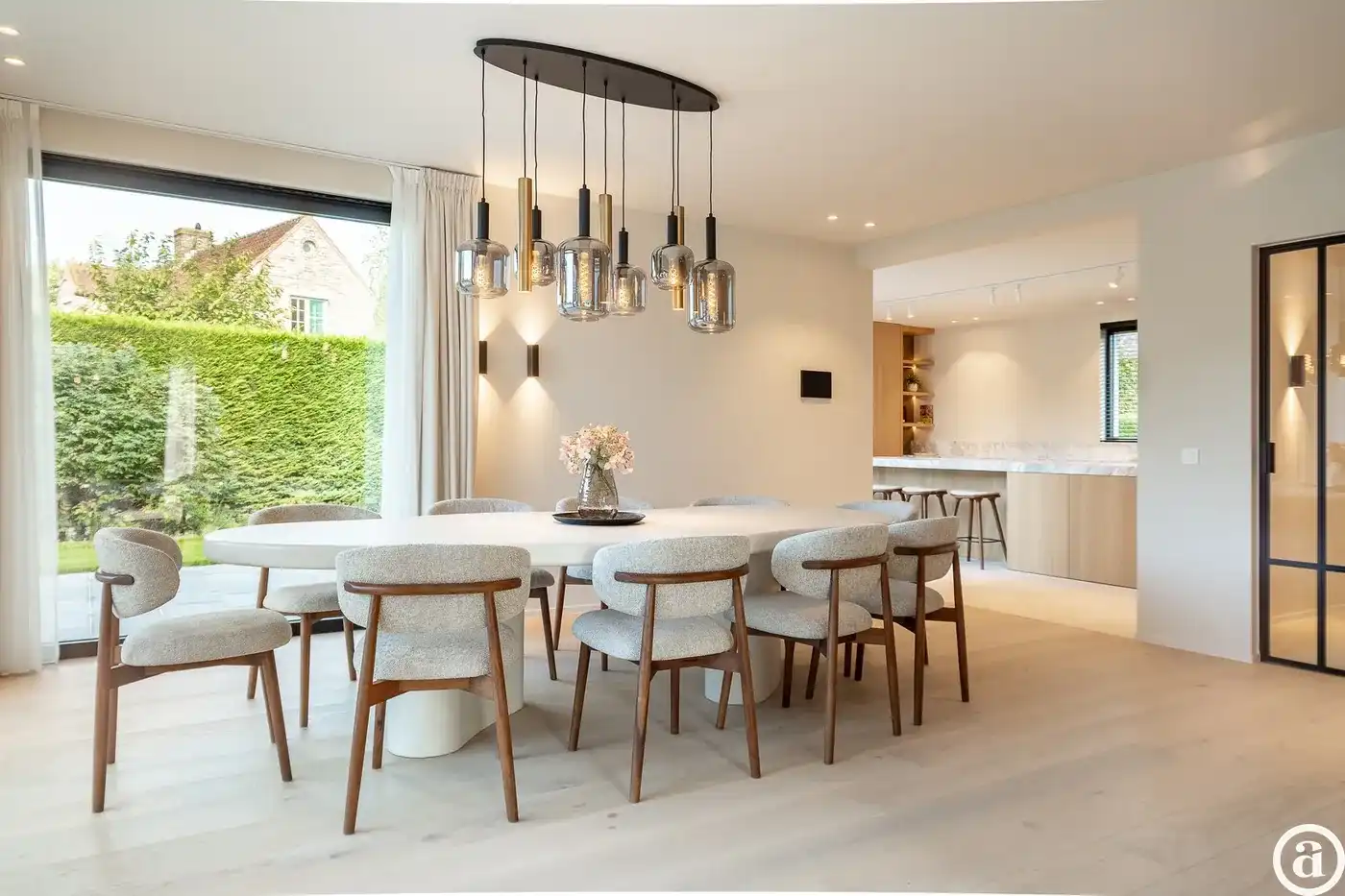 Gerenoveerde villa met 5 slaapkamers gelegen in een rustige residentiële omgeving  foto 6