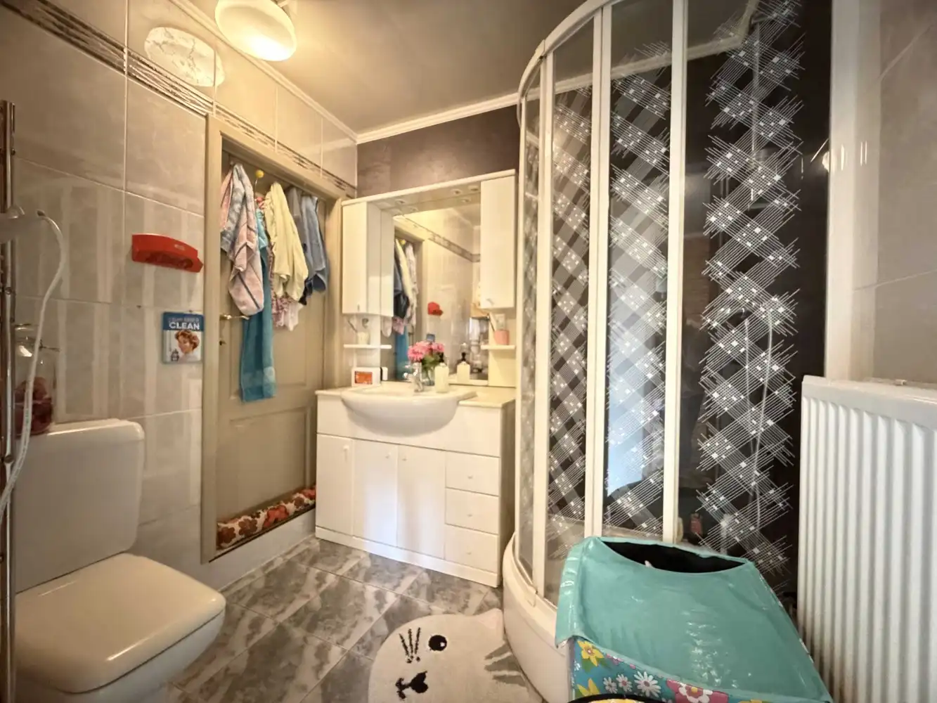 Degelijk gerenoveerde woning met minstens 5 slaapkamers en aangename tuin foto 14