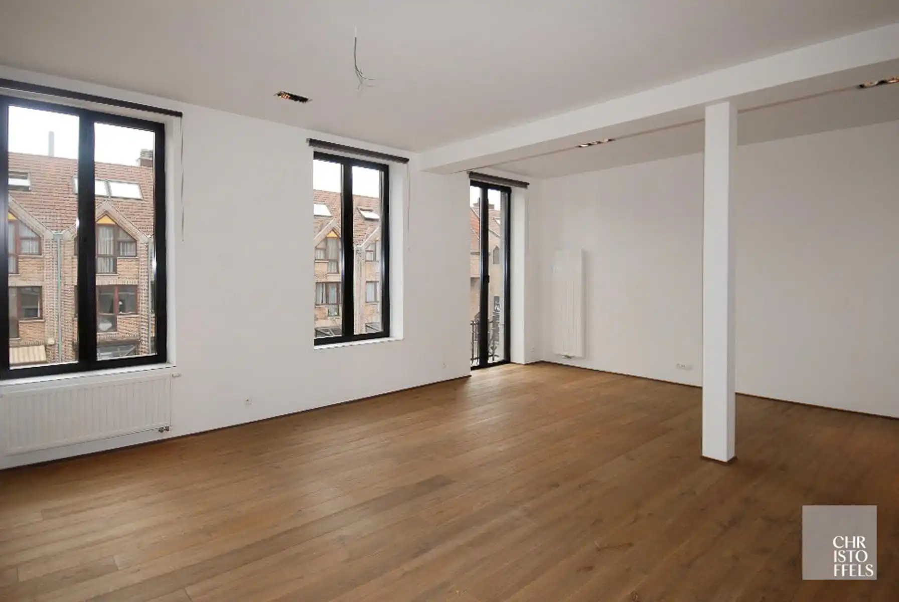 Herenhuis met commerciële ruimte (107m²) en woonst (200m²)! foto 5