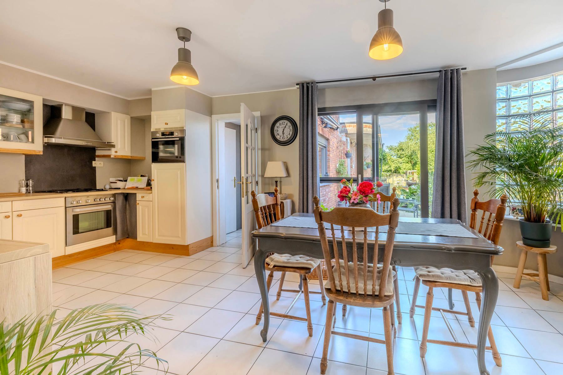 Woning met 2 / 3 slpk, 2 bdk en werkplaats op 580m² foto 8