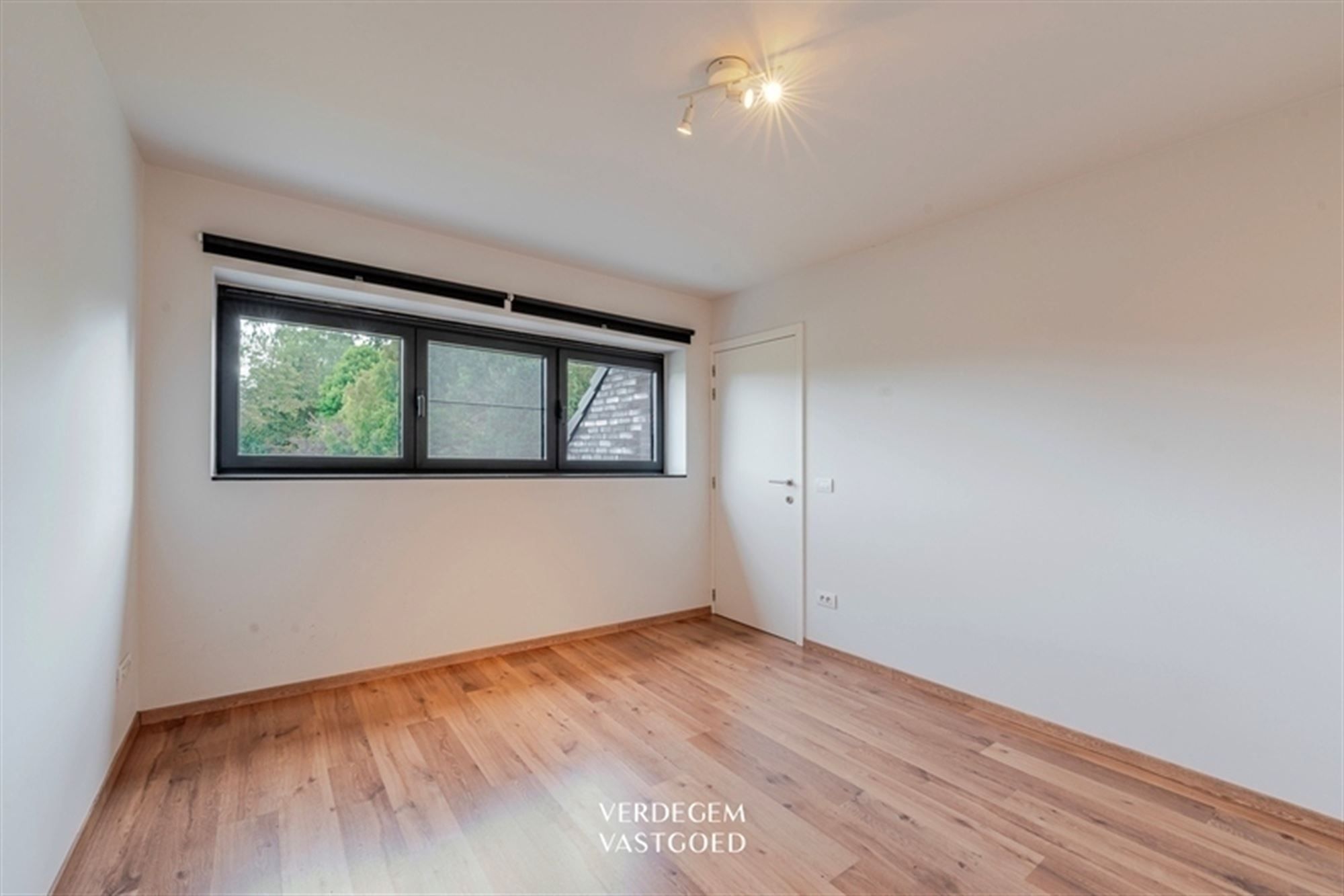 Moderne luxe en comfort in recente woning met 4 slaapkamers foto 12