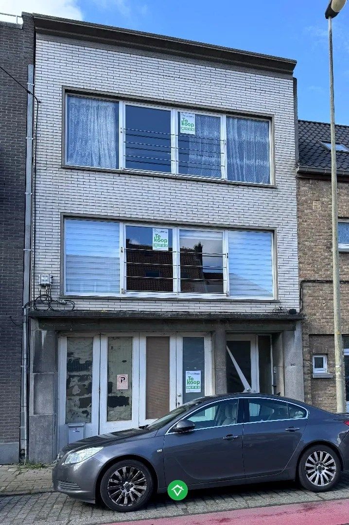 Opbrengsteigendom te koop met ruime garages in Oostende foto 2