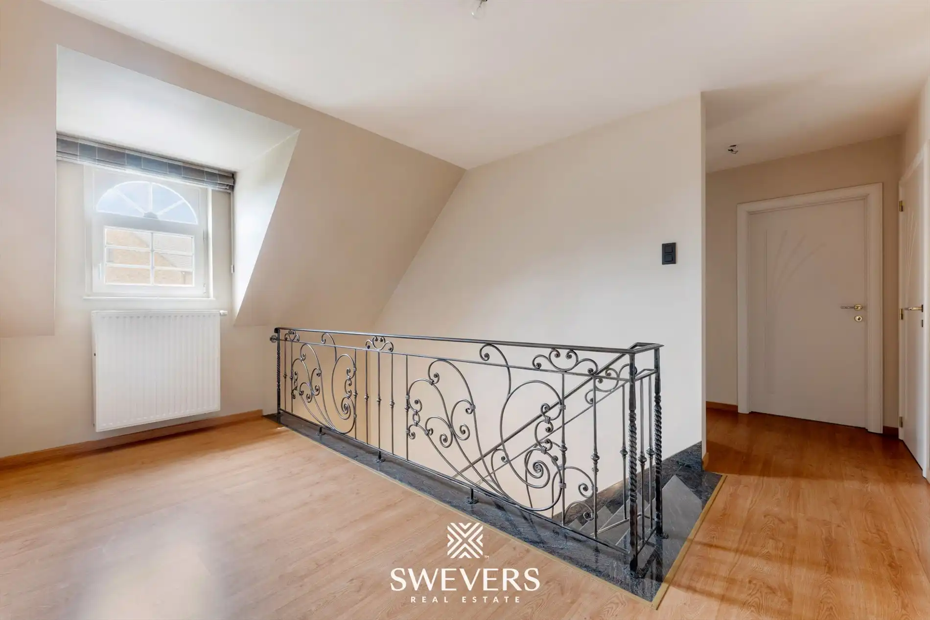 Ruime en instapklare villa met 5 slaapkamers op een perceel van 22a 96ca foto 28