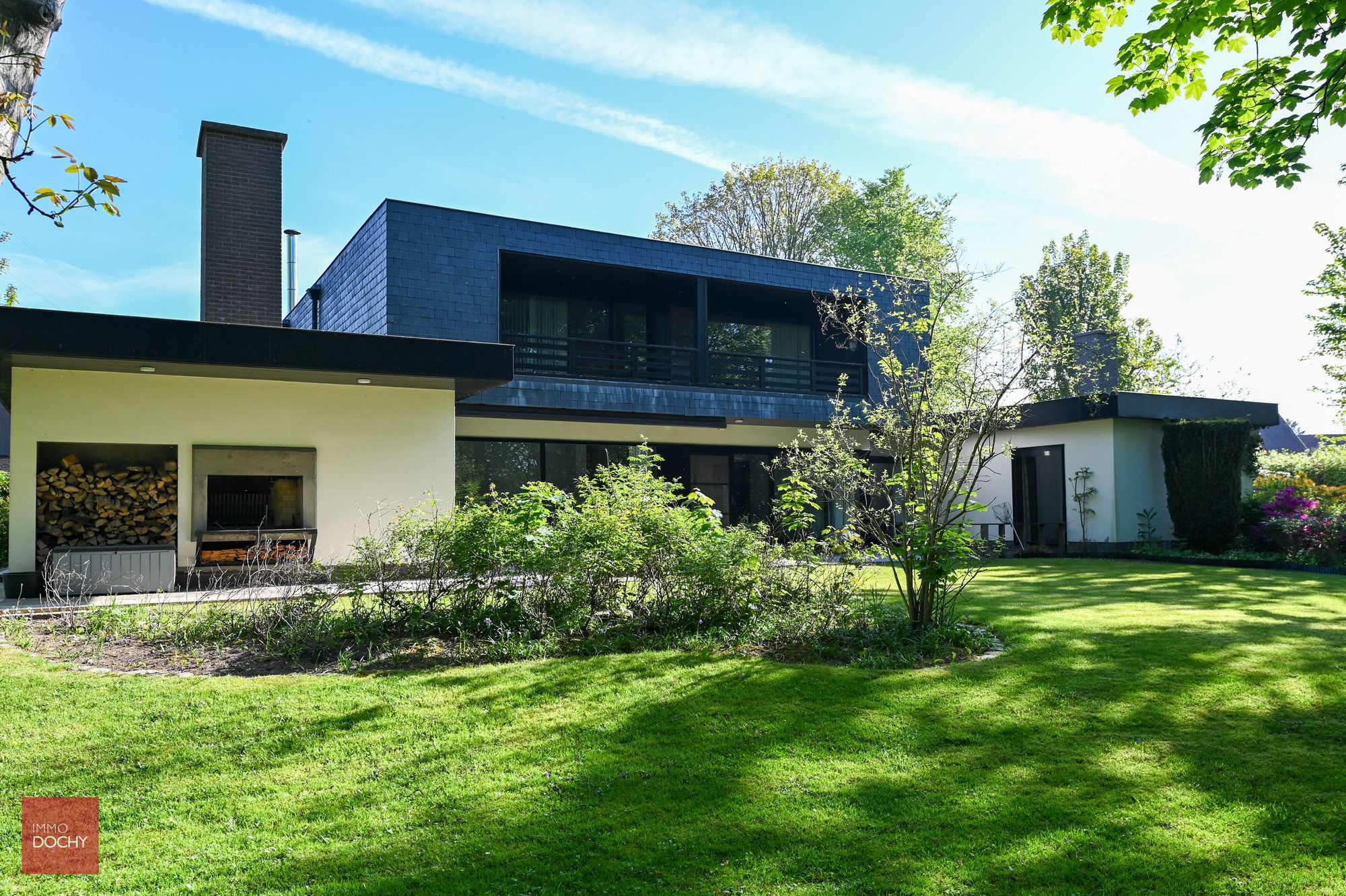 Ruime villa met prachtige tuin foto 4