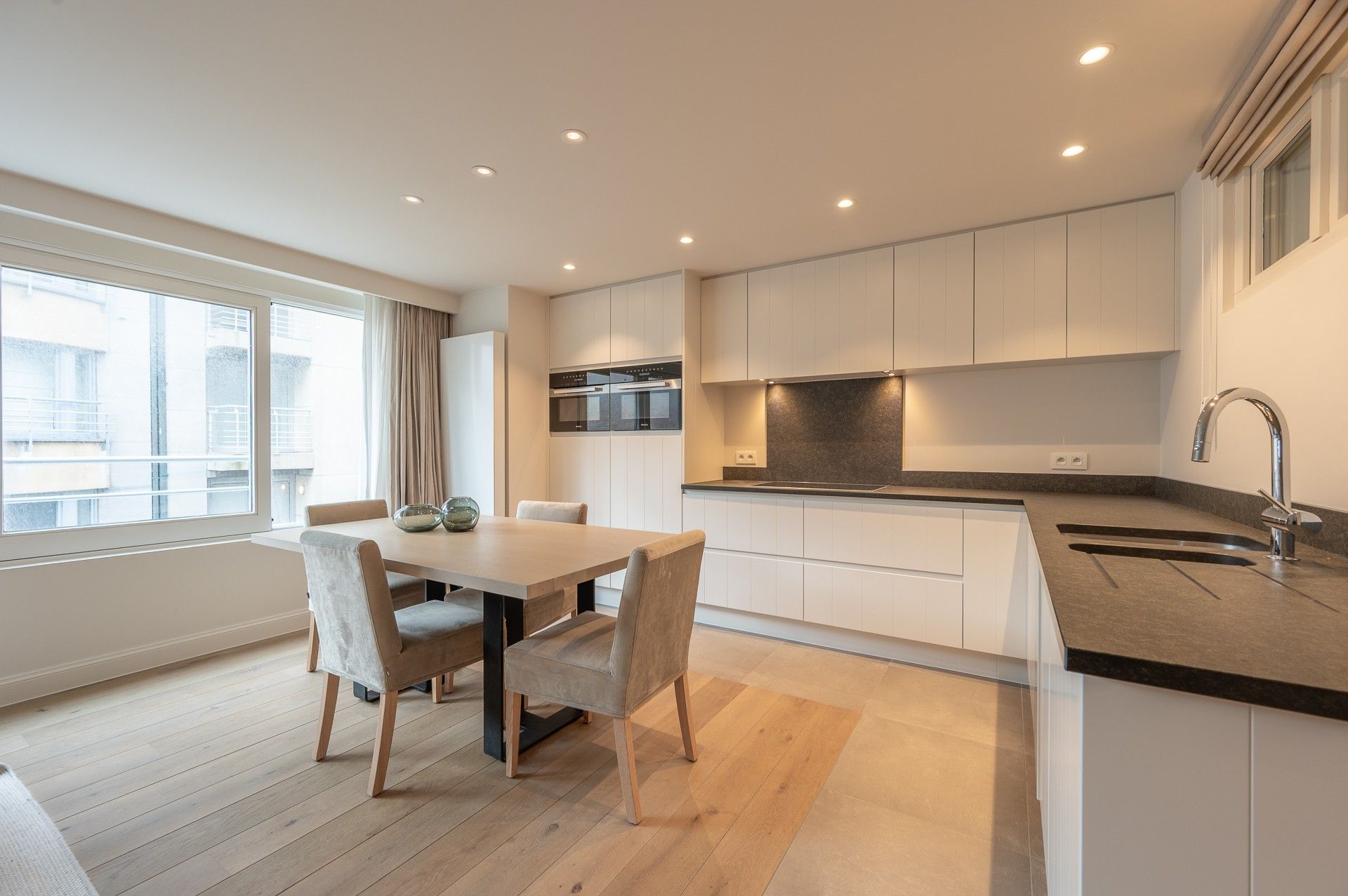 Gerenoveerd appartement met zijdelings zeezicht in het Zoute foto 4