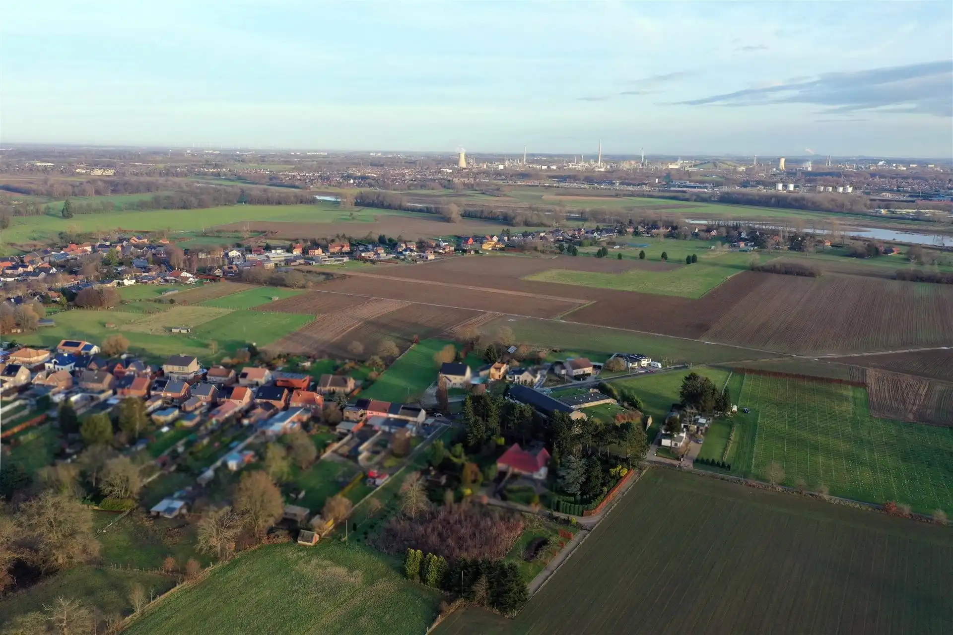 Bouwperceel in opbouw met plannen in een doodlopende straat  foto 5