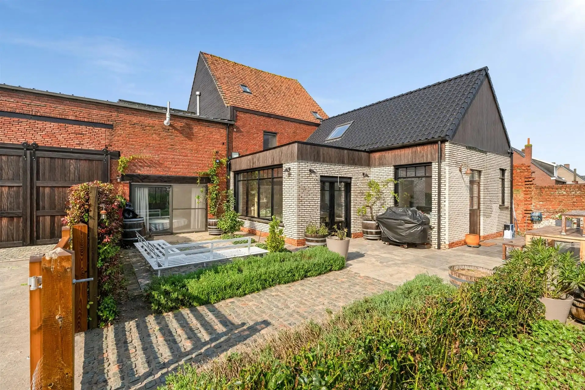 Ruime landelijke woning met 5 slpk, loods en tuin foto 3