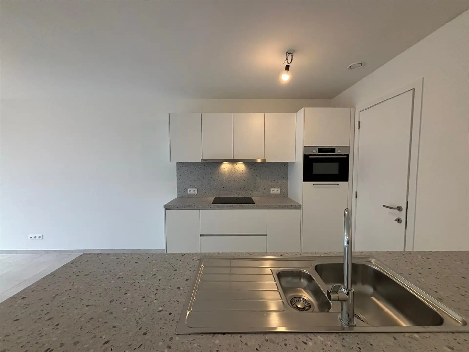 Modern gelijkvloers appartement met private tuin en ruime terrassen in Asse! foto 7