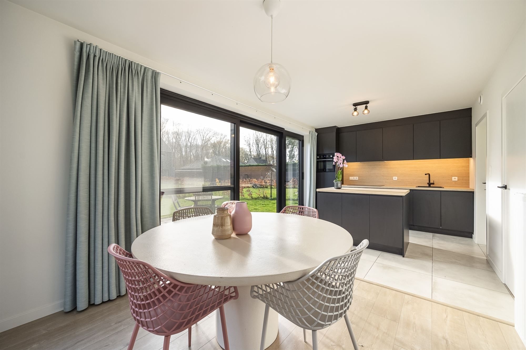 Instapklare woning met 3 slaapkamers en ruime tuin foto 9