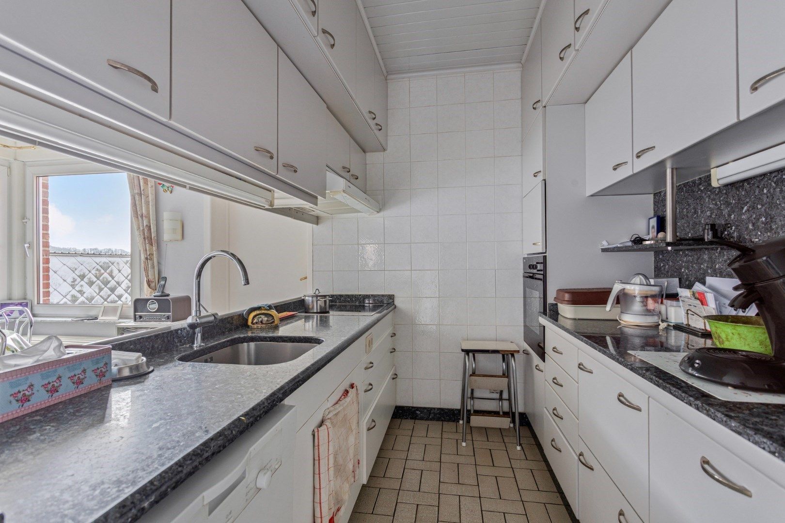 Ruime woning met karakter + appartement + werkplaats en garages te Tongeren-Sluizen foto 16