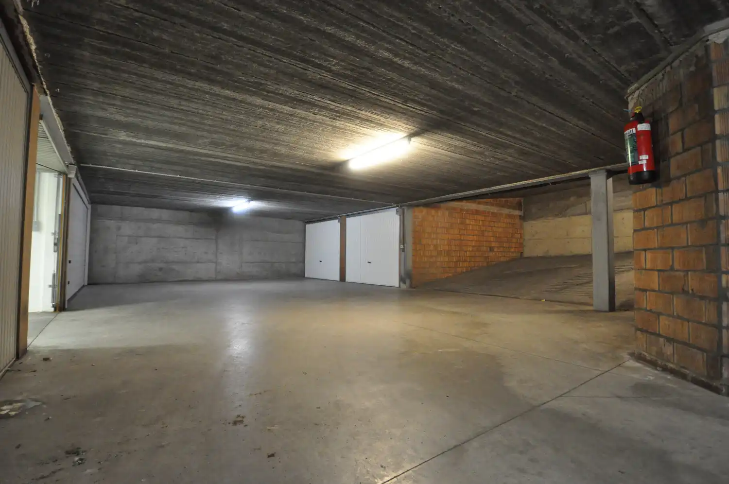 Goed gelegen gesloten garagebox nabij het strand in Duinbergen foto 4