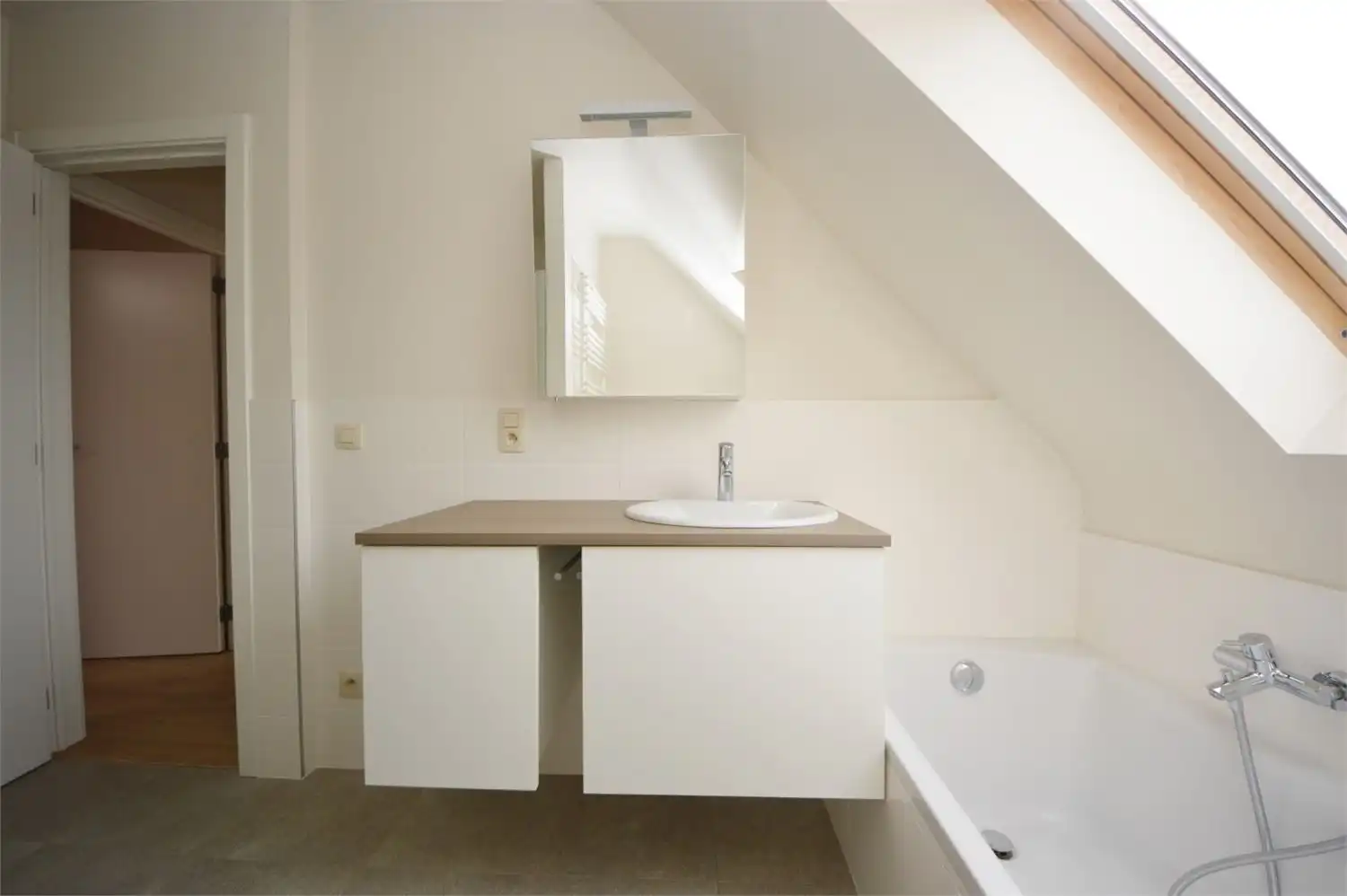 RUIM DUPLEX APP.135 m² MET TERRAS + VERPLICHT AAN TE KOPEN ONDERGRONDSE GARAGEBOX foto 14