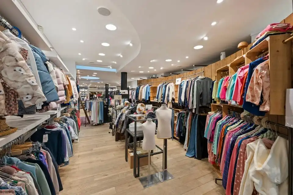 KNAP HANDELSPAND MET TWEE APART VERHUURDE APPARTEMENTEN IN HET CENTRUM VAN SINT-TRUIDEN foto 6