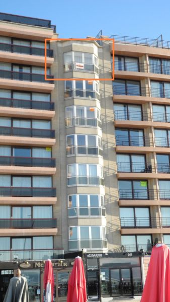 STIJLVOL EN HOOGWAARDIG AFGEWERKT APPARTEMENT CENTRAAL OP DE ZEEDIJK foto 8