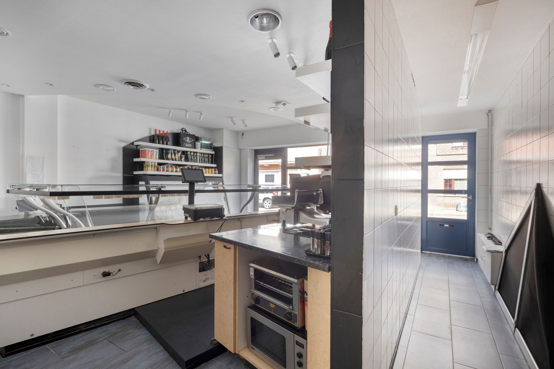 Perfect onderhouden eigendom, ideaal combinatie wonen/werk foto 2
