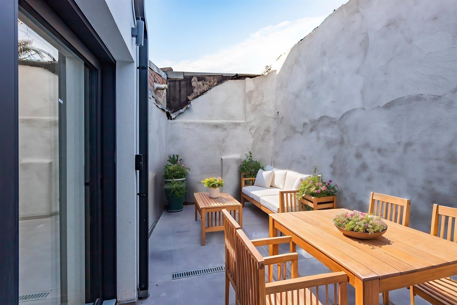 Top gerenoveerde woning met 3 slks en buitenruimte foto 23