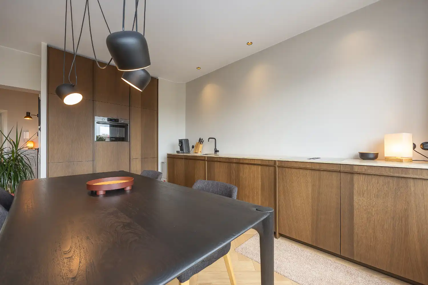 Gerenoveerd twee slaapkamer appartement met open zicht foto 6