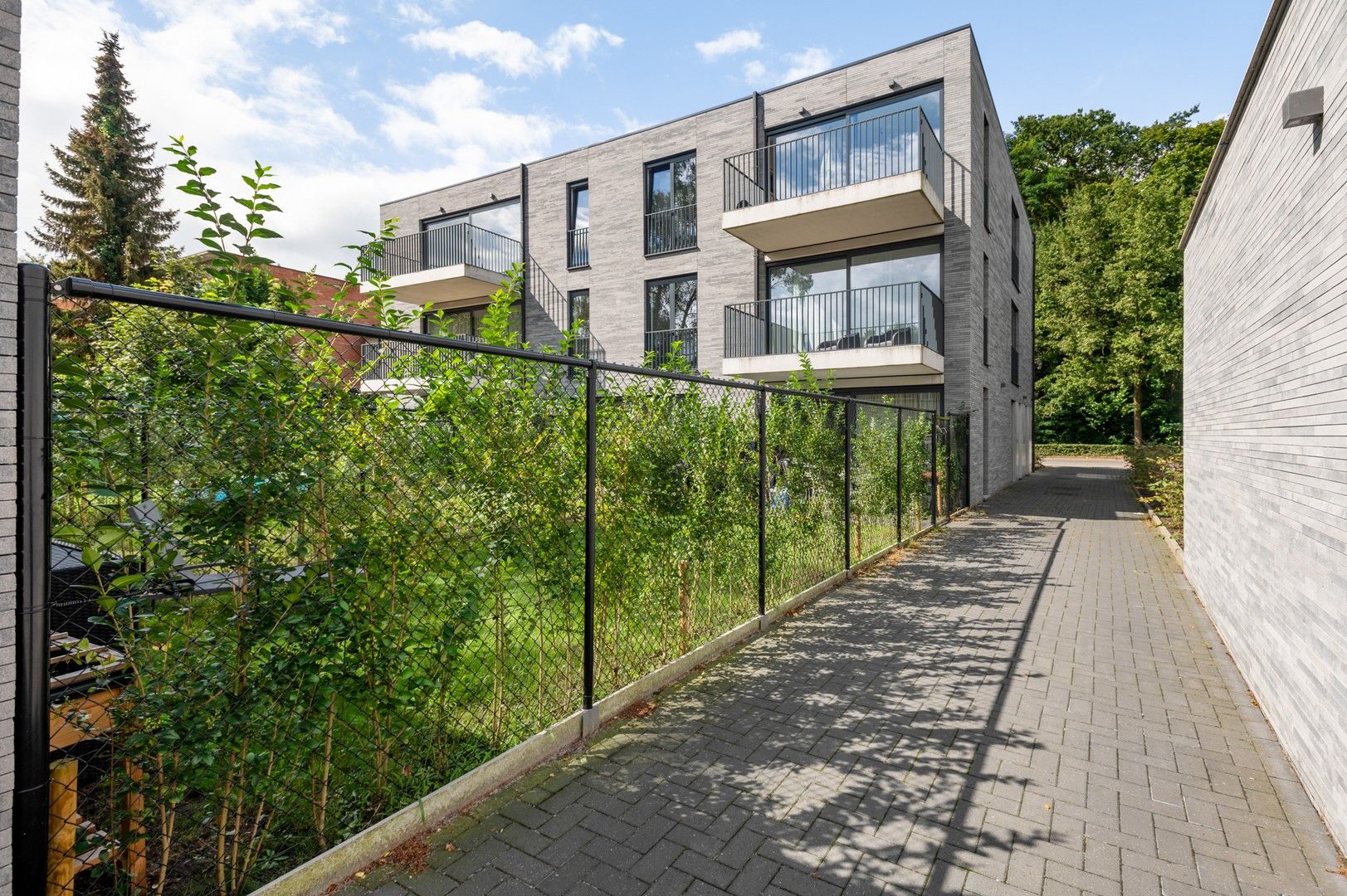 Goed gelegen nieuwbouw garagebox in Maria-Ter-Heide! foto 3