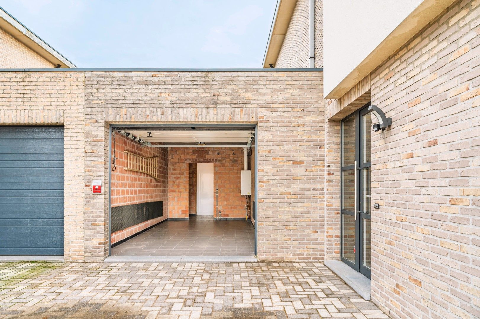 Ruime instapklare woning met garage foto 21