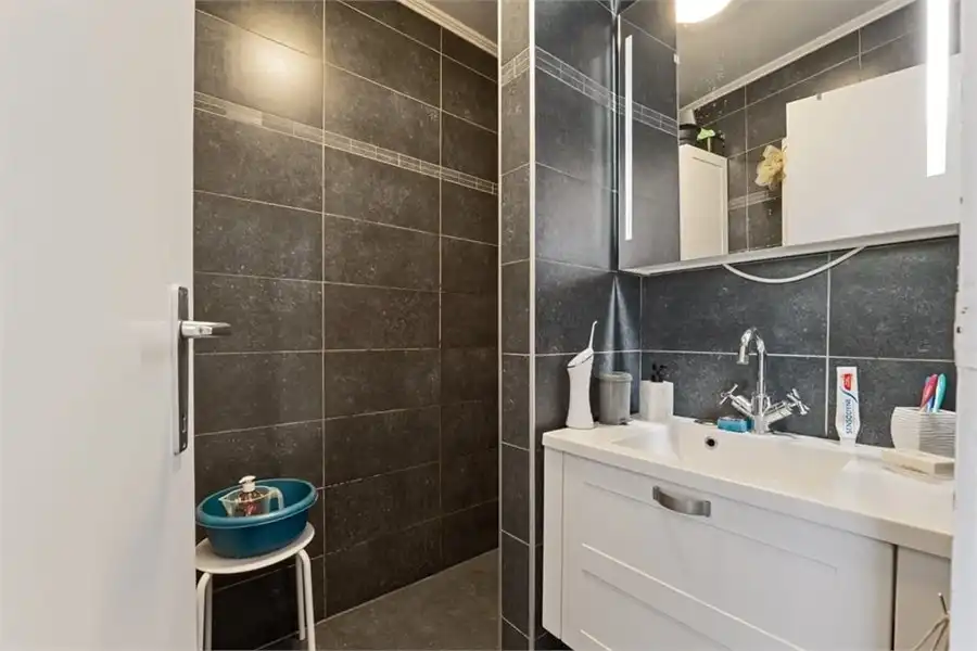 VERHUURD APPARTEMENT MET 2 SLKS IN HASSELT foto 10