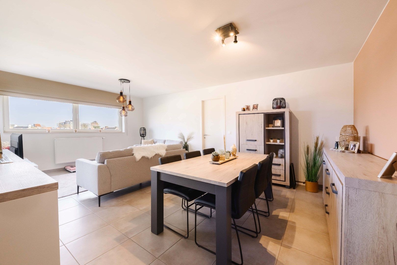 PRACHTIG INSTAPKLAAR APPARTEMENT | 2 SLPKS | INCL GARAGE foto 2