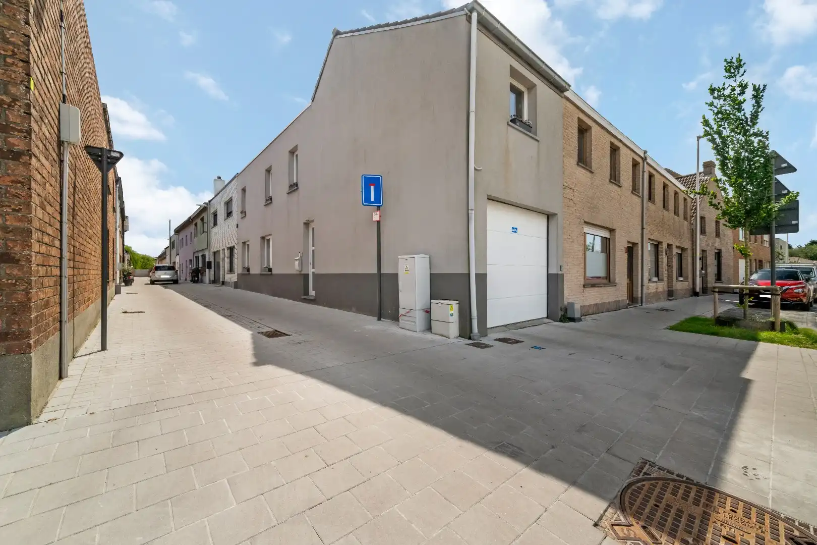Instapklaar halfopen woonhuis foto {{pictureIndex}}