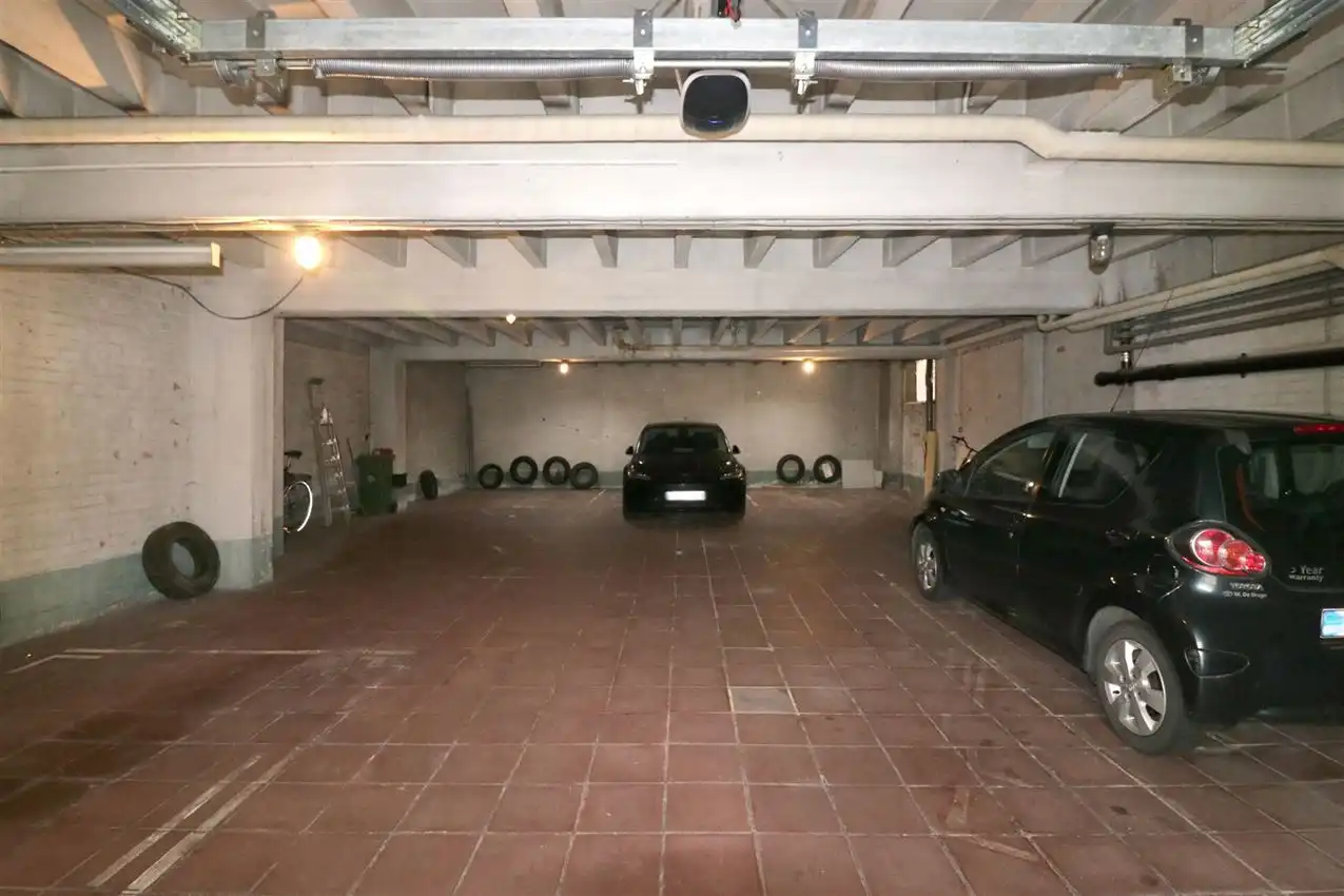 Karaktervol app. met 2 slpks en garage in hartje centrum foto 27