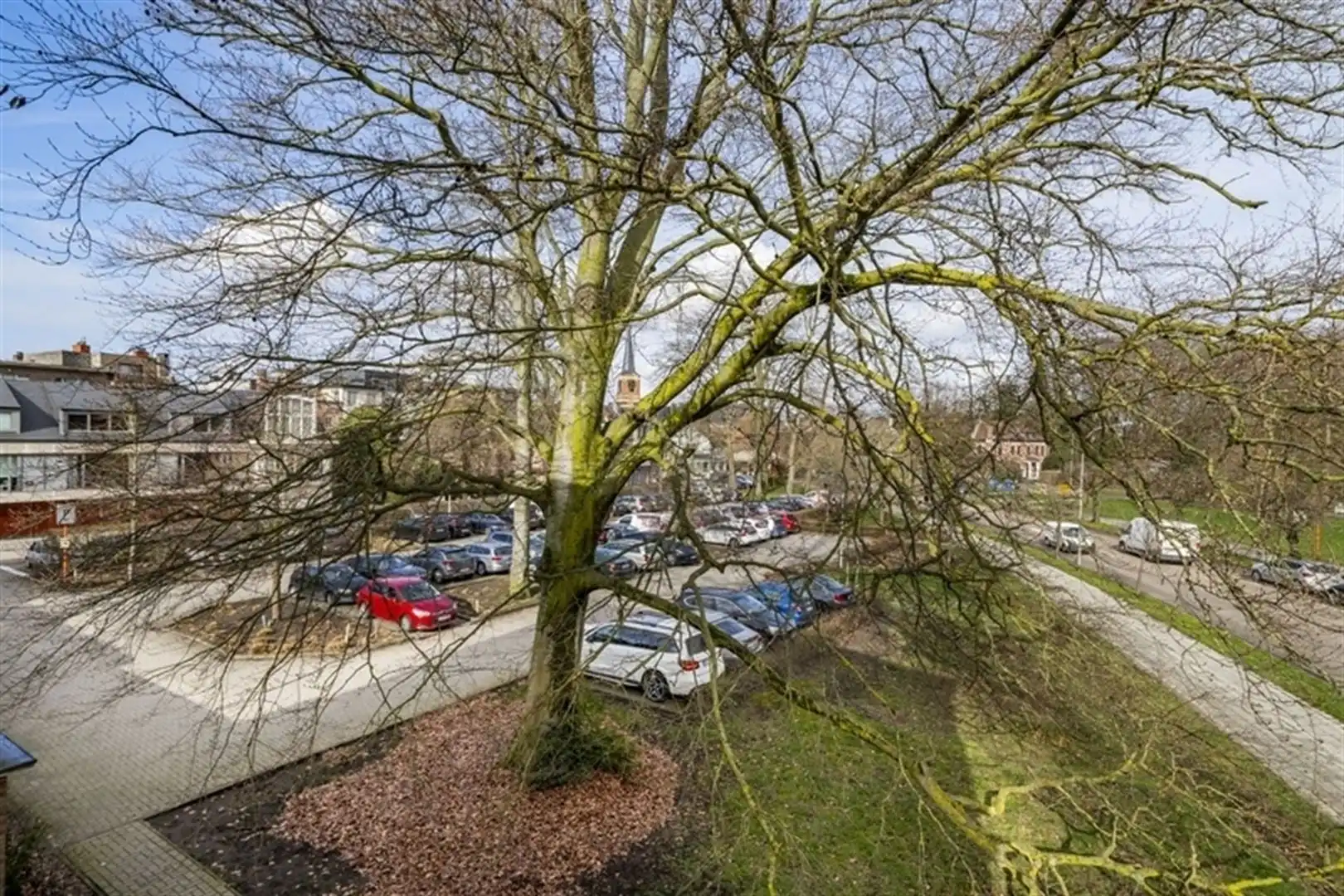 Hoekappartement met 2 slaapkamers en lift in het centrum foto 11