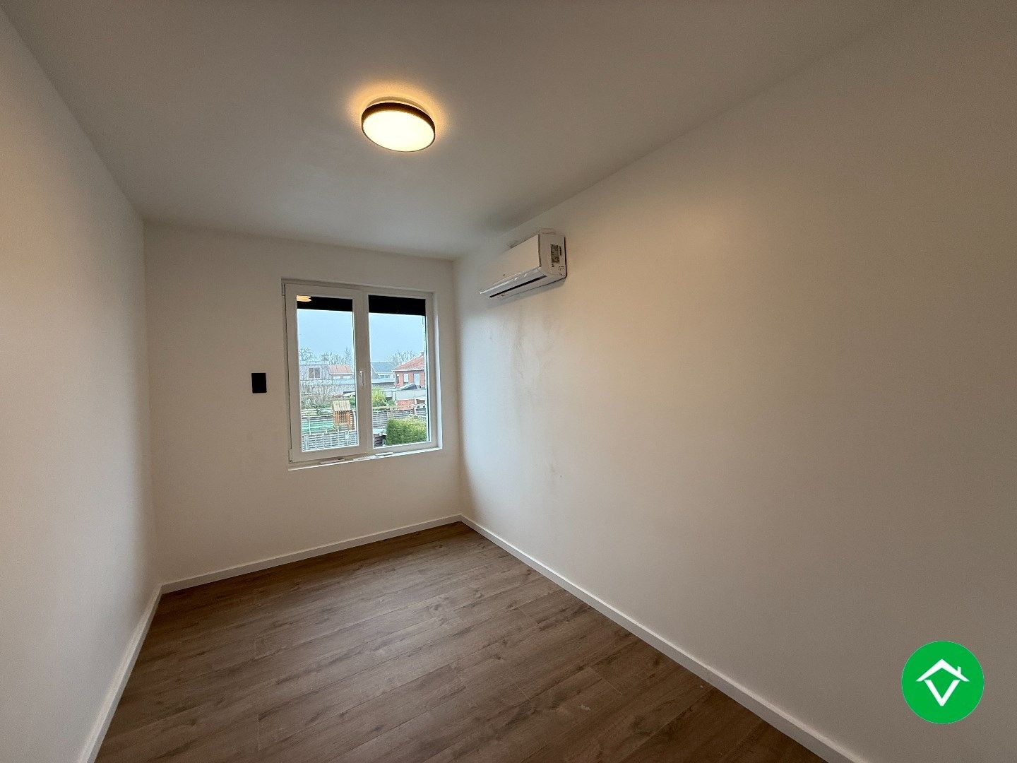Ruim, gerenoveerde woning met 3 slaapkamers, garage en tuin in een rustige woonwijk te Roeselare! foto 22