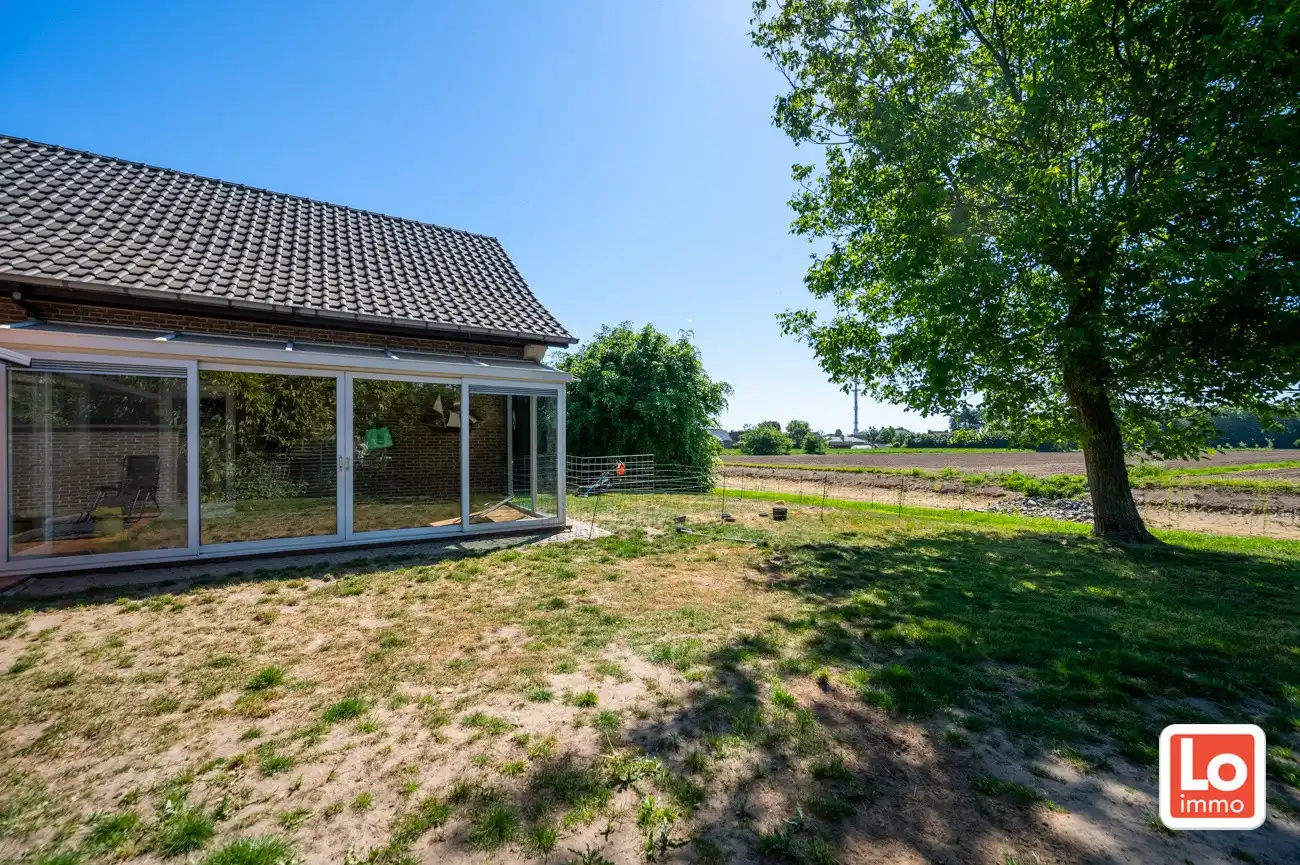 Ruime te renoveren open villa met inpandige garage op een héél rustige toplocatie met open zicht in Lochristi! foto 18