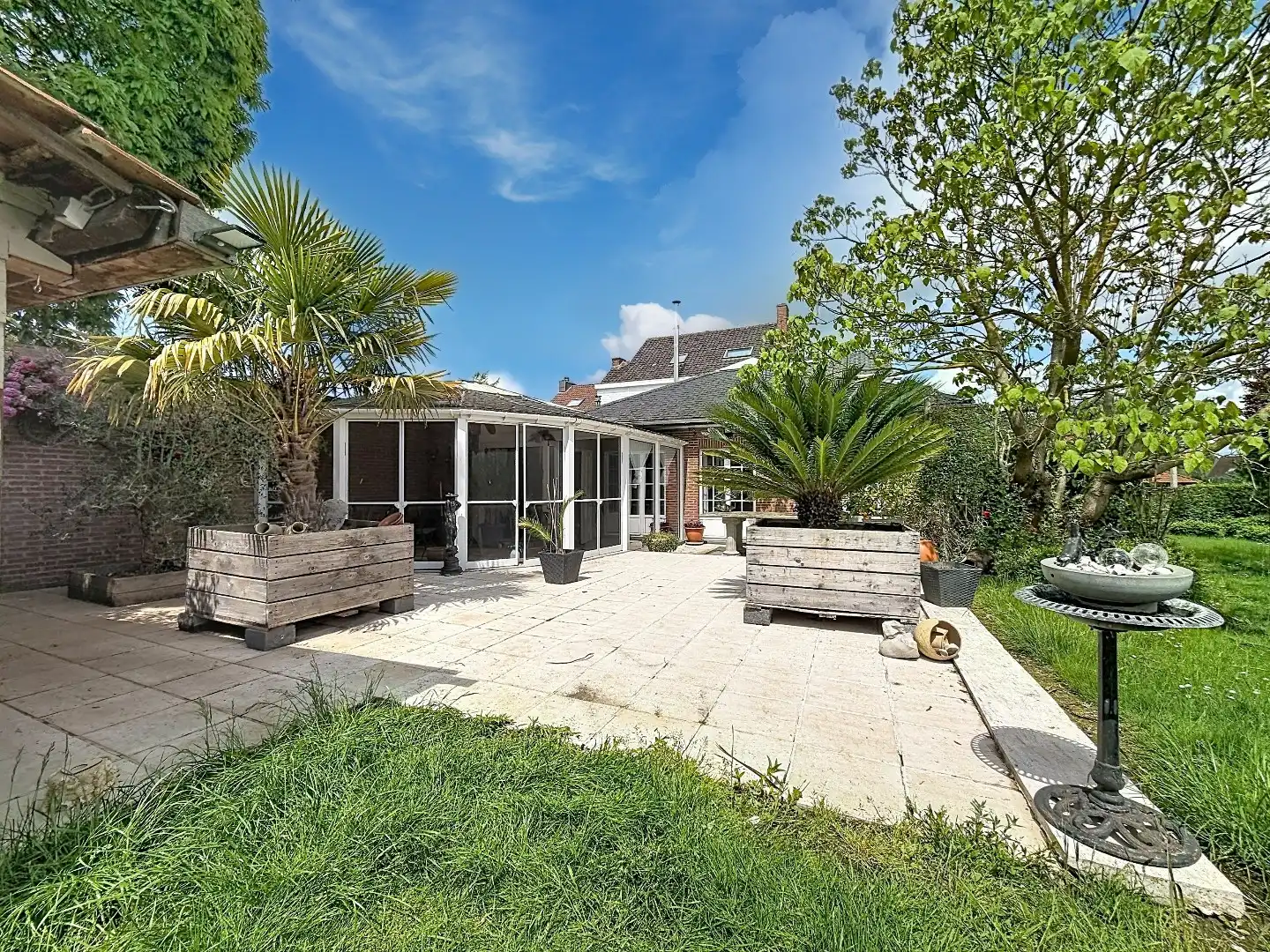 Exclusieve eigendom met handelsruimte, opbrengstappartementen en bouwgrond op toplocatie in Landen foto 19