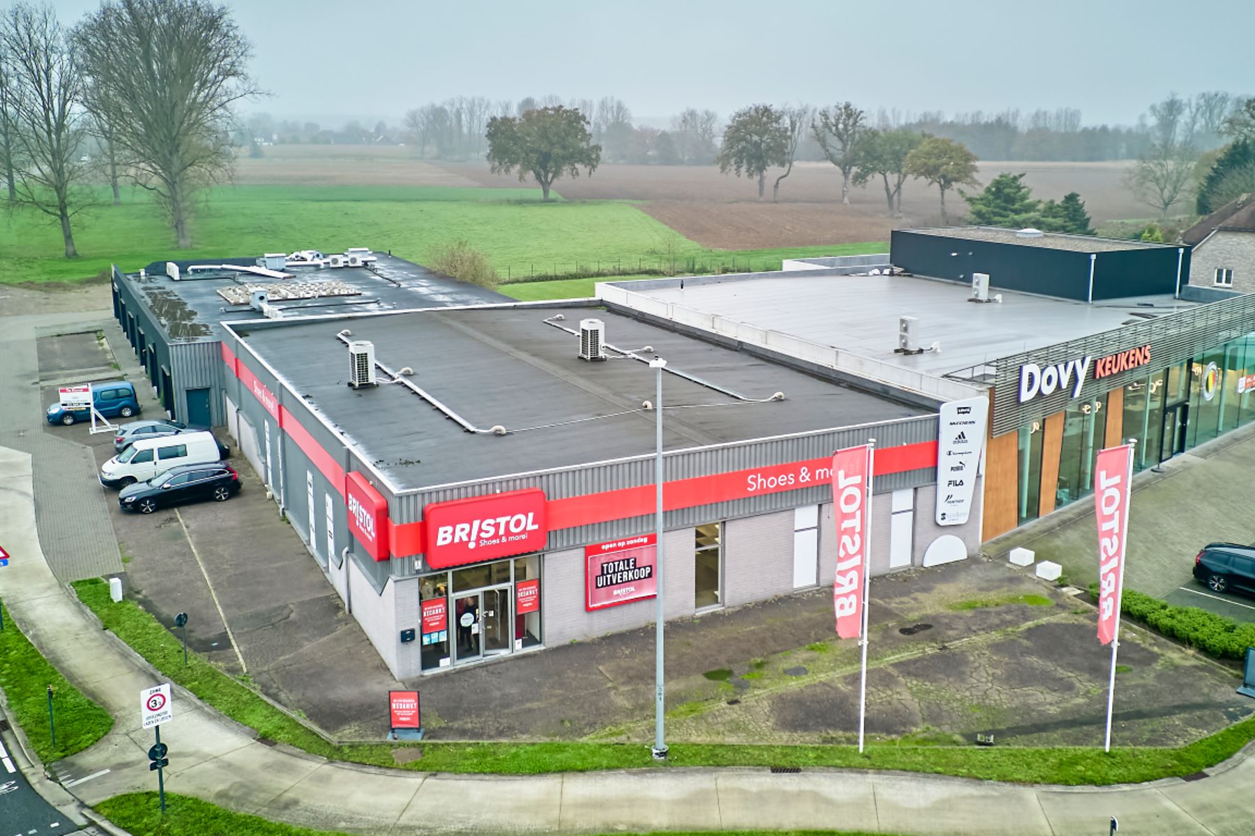 Commerciële ruimte te koop foto {{pictureIndex}}
