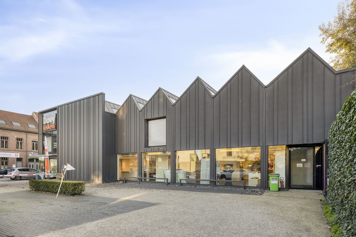 BAANWINKEL MET PARKING OP TOPLOCATIE foto 3