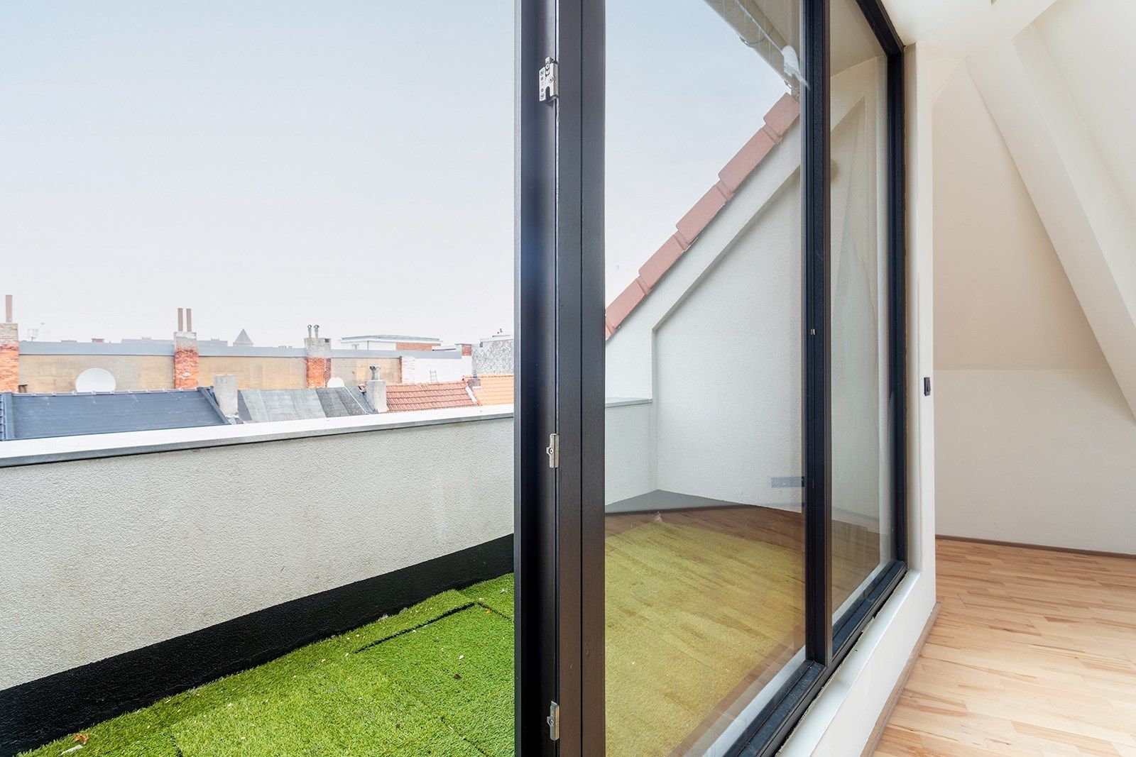 Instapklaar dakappartement op een zuchtje van Park Spoor Noord foto 6