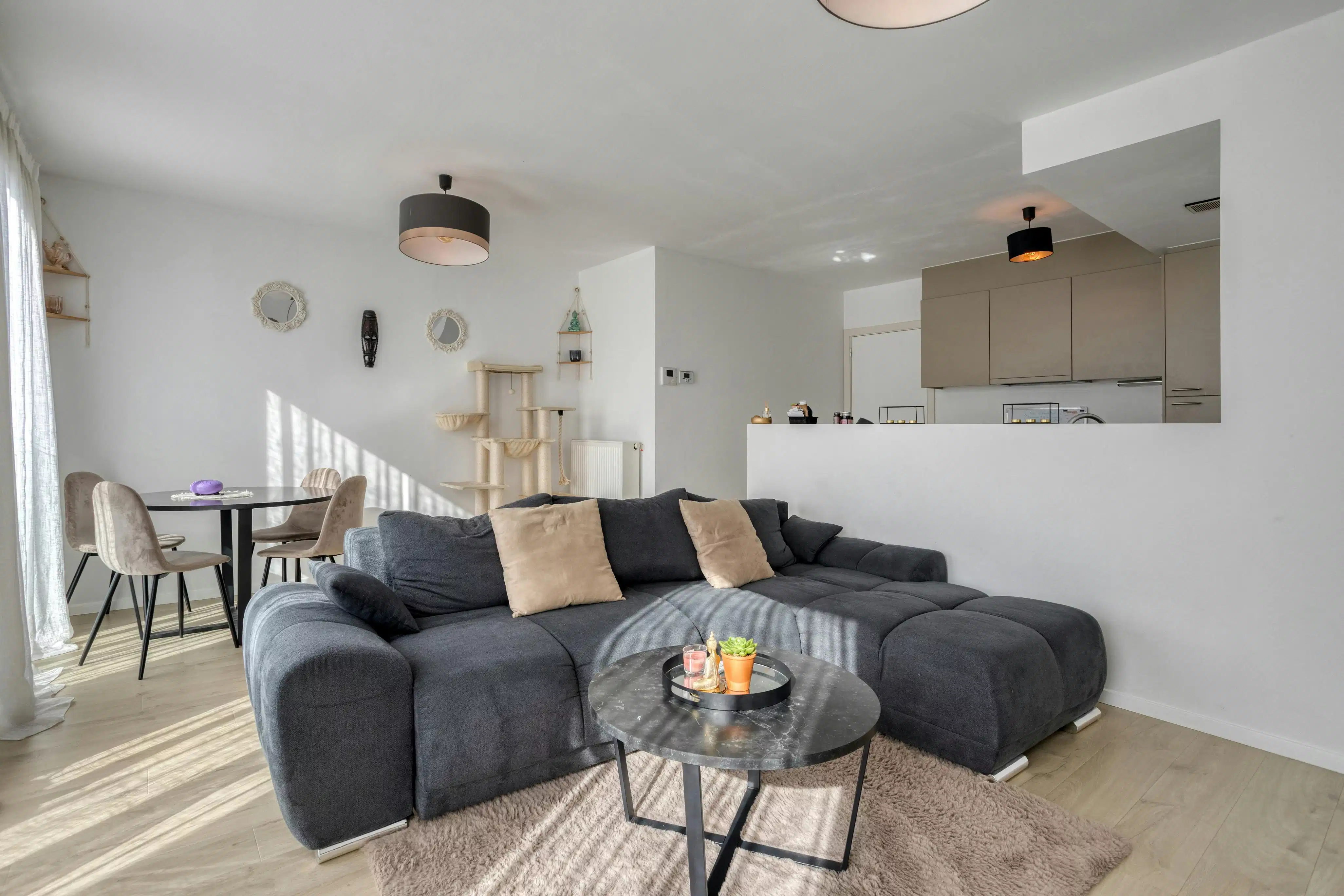 Instapklaar appartement te Roeselare  foto {{pictureIndex}}