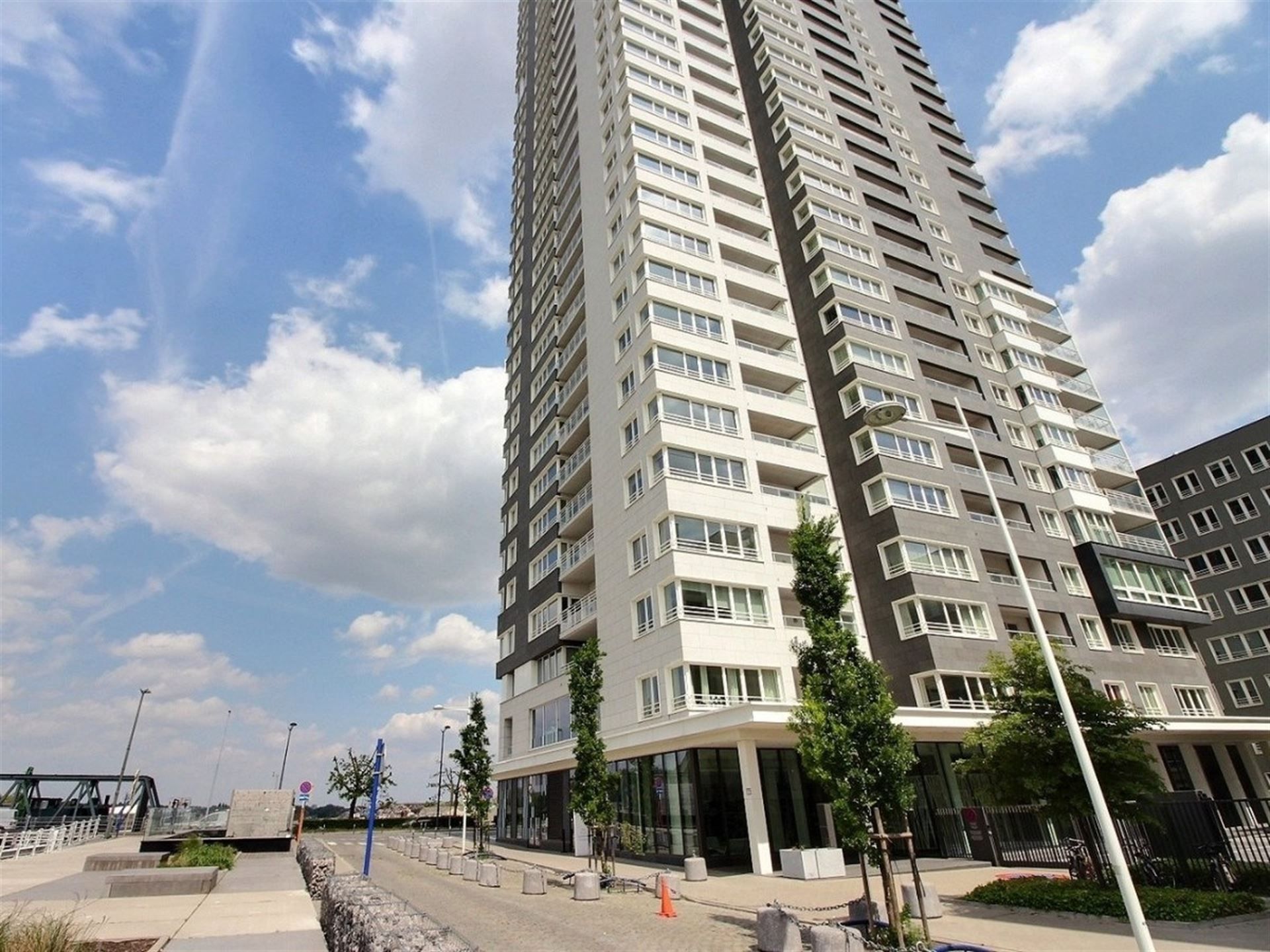 Modern en lichtrijk 2SK Appartement met terras - Akenkaai / Up-site Toor foto {{pictureIndex}}