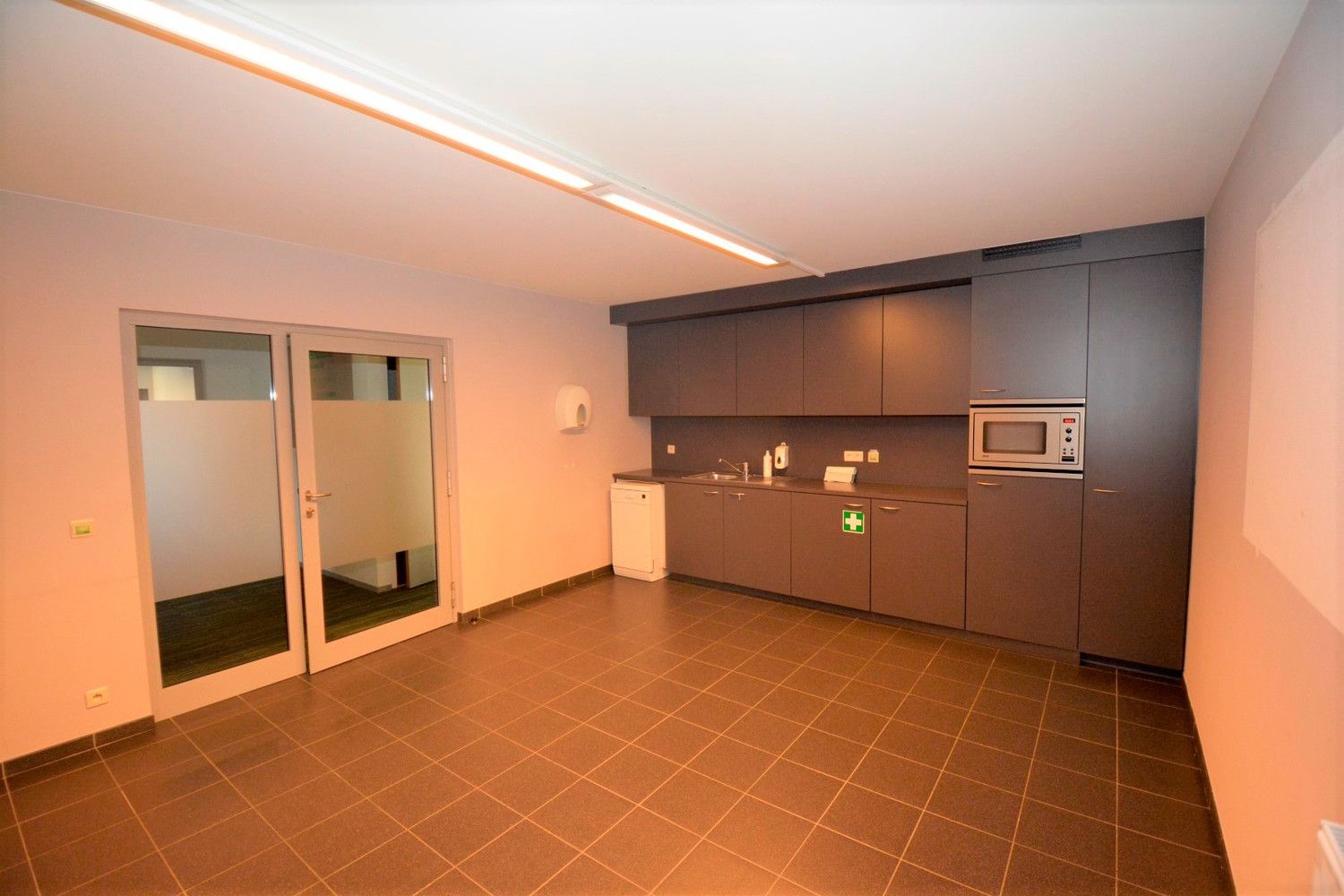 RIANT HANDELSGLVL/KANTOOR (285 m²) TE CENTRUM BORSBEEK! foto 13