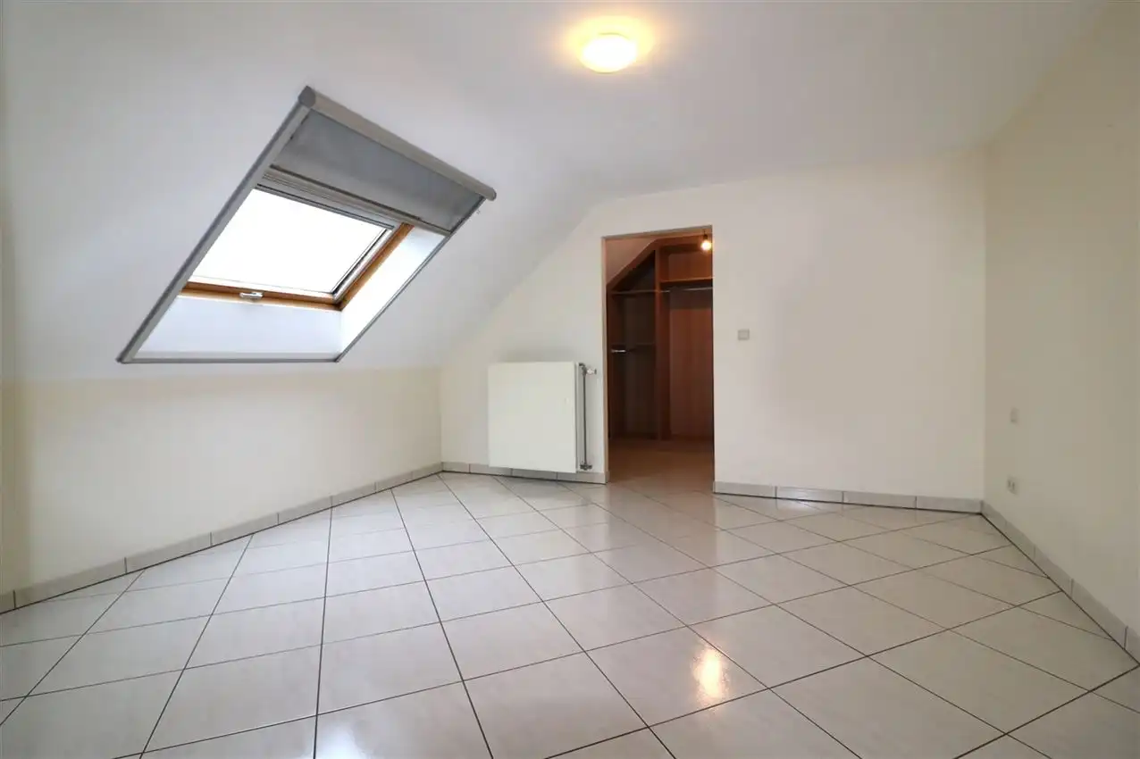 Duplex met 3 slpk., ruim terras en garage nabij station foto 11